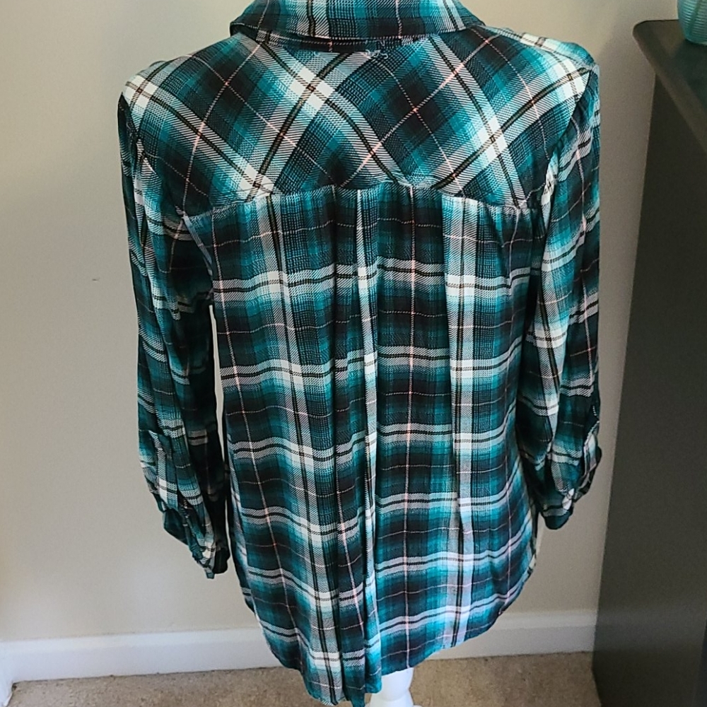 🌻(GAVE AS FREE GIFT) 🌻New Directions Top - Picture 5 of 5